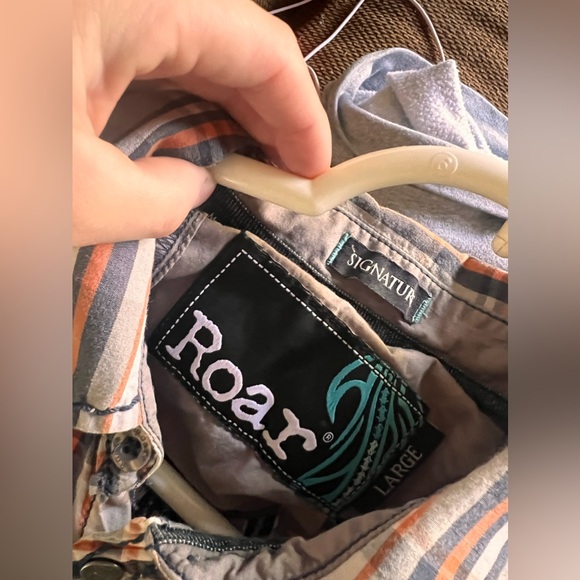 MAKE AN OFFER!! ROAR SIGNATURE WESTERN BUTTON DOWN SHIRT ! - Picture 8 of 8